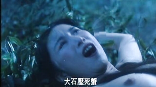 アジアの売春婦とともに大きな胸魅力的な二つのpenises 無料 女の子 エッチ 動画