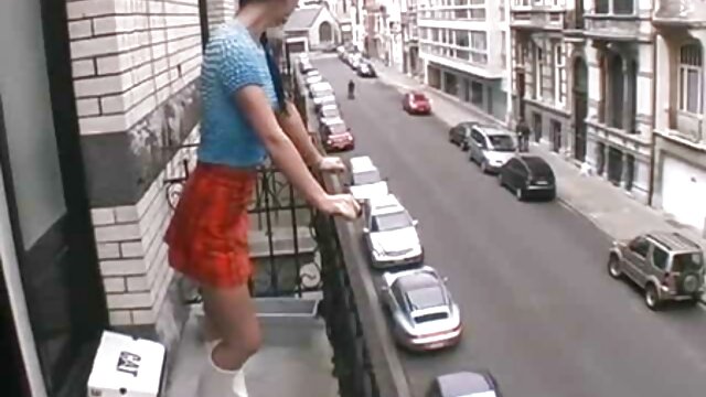 入れ墨の女の子吸いと舐めてる胸 女の子 の ため の 無料 エッチ 動画