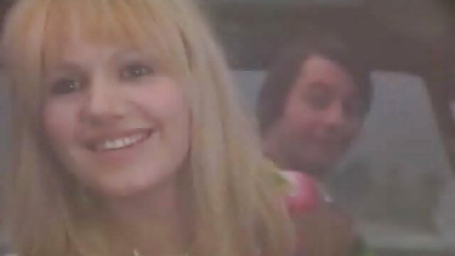 ブルネットねじ込み彼女自身でベッド 女の子 動画 エロ
