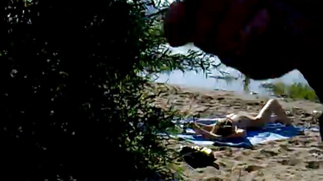 シーン佐渡-小さな農場では、腹を立てた男が快適なベッドの上に彼女のお尻で半裸である彼のガールフレンドを置き、タイトな膣の中で赤ちゃんを性交しようとせずに、ちょうど雌犬をこの時間ヒット。 女の子 向け エロ 動画 無料